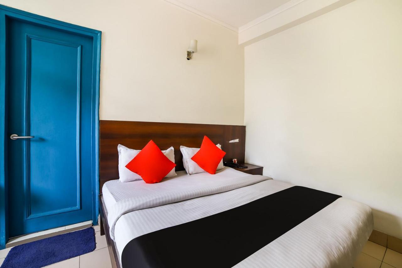 Capital O 48354 The Nest New Delhi Exterior photo